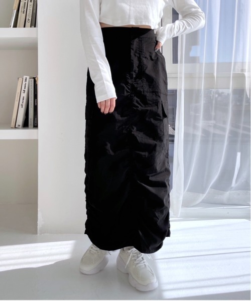 Heather（ヘザー）の「シャーリングカーゴロングスカート　106739（スカート・レディース・ブラック/オフホワイト・FREE）」の2枚目の写真
