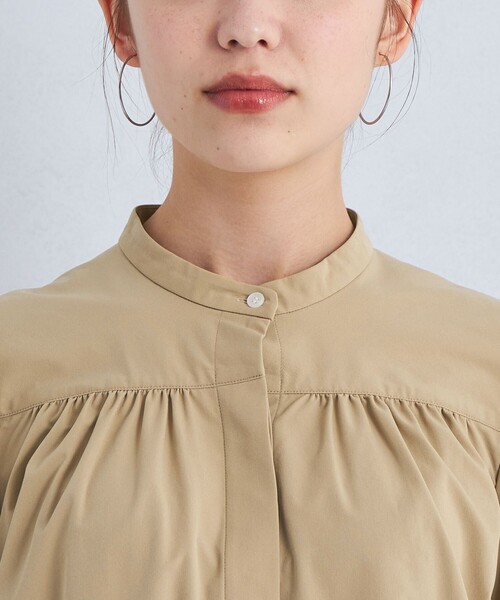 green label relaxing（グリーンレーベルリラクシング）の「【WEB限定】バンドカラー ギャザー ブラウス -ウォッシャブル・吸水速乾・UVカット-（シャツ/ブラウス・レディース・ホワイト/ベージュ/ネイビー・FREE）」の15枚目の写真