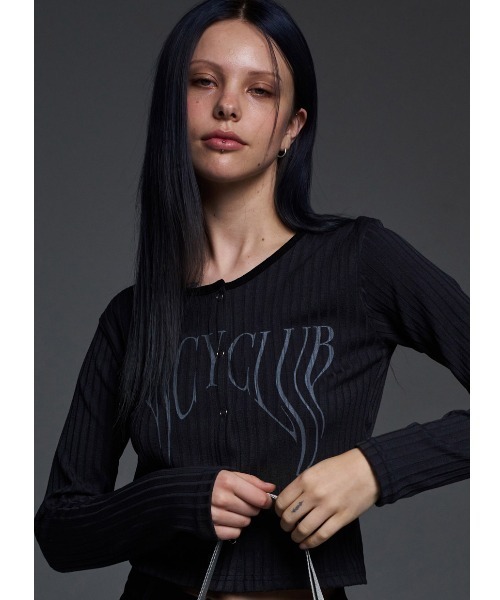 FANCY CLUB（ファンシークラブ）の「A'GEM/9 × .kom 『 FANCY CLUB/ファンシークラブ』 TYPO BASIC LOGO CARDIGAN/ロゴカーディガン（カーディガン/ボレロ・レディース・ブラック/ベージュ/ブラウン・FREE）」の4枚目の写真