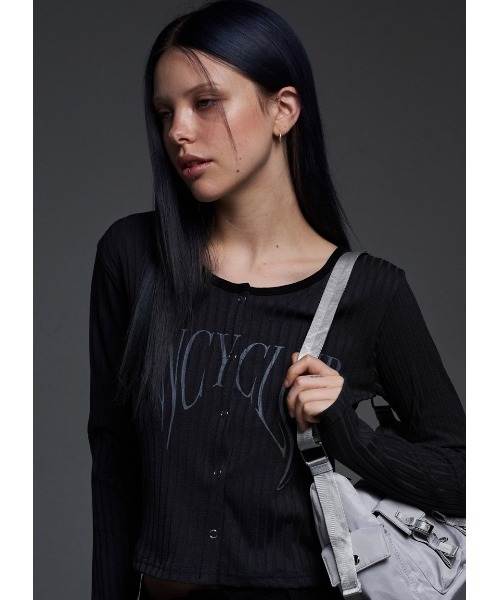 FANCY CLUB（ファンシークラブ）の「A'GEM/9 × .kom 『 FANCY CLUB/ファンシークラブ』 TYPO BASIC LOGO CARDIGAN/ロゴカーディガン（カーディガン/ボレロ・レディース・ブラック/ベージュ/ブラウン・FREE）」の6枚目の写真