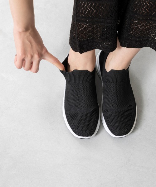 welleg（ウェレッグ）の「やわらかフィット ニットスニーカー（スニーカー・レディース・ブラック系その他・36/37/38/39/40/41）」の4枚目の写真