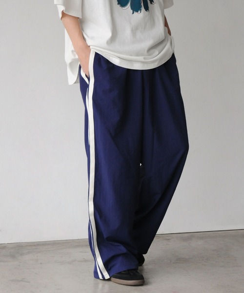 NILWAY（ニルウェイ）の「サイドラインナイロントラックパンツ/ワイドナイロンパンツ（その他パンツ・メンズ・ネイビー/グリーン/ブラック/グレー・SMALL/MEDIUM/LARGE）」の4枚目の写真