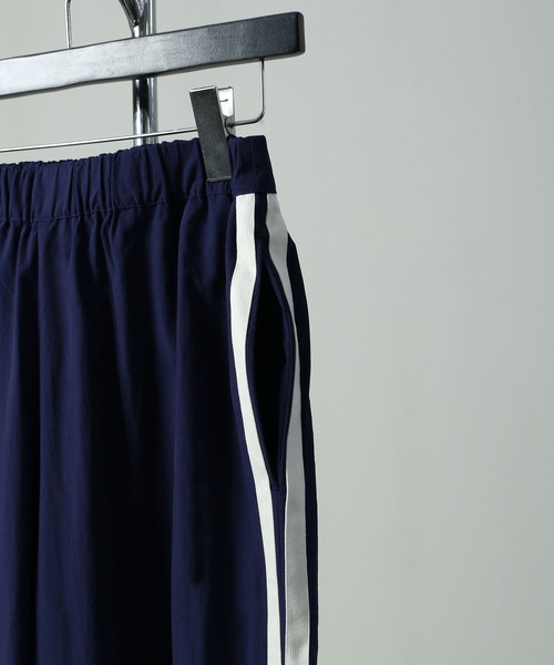 NILWAY（ニルウェイ）の「サイドラインナイロントラックパンツ/ワイドナイロンパンツ（その他パンツ・メンズ・ネイビー/グリーン/ブラック/グレー・SMALL/MEDIUM/LARGE）」の5枚目の写真