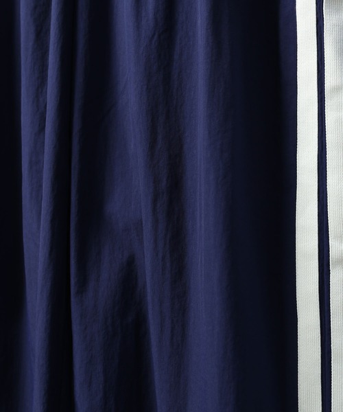 NILWAY（ニルウェイ）の「サイドラインナイロントラックパンツ/ワイドナイロンパンツ（その他パンツ・メンズ・ネイビー/グリーン/ブラック/グレー・SMALL/MEDIUM/LARGE）」の8枚目の写真