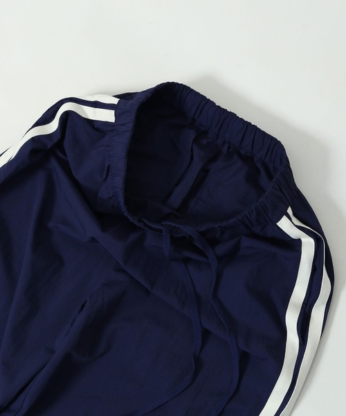 NILWAY（ニルウェイ）の「サイドラインナイロントラックパンツ/ワイドナイロンパンツ（その他パンツ・メンズ・ネイビー/グリーン/ブラック/グレー・SMALL/MEDIUM/LARGE）」の9枚目の写真