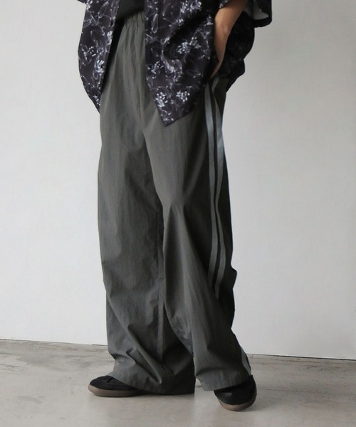 NILWAY（ニルウェイ）の「サイドラインナイロントラックパンツ/ワイドナイロンパンツ（その他パンツ・メンズ・ネイビー/グリーン/ブラック/グレー・SMALL/MEDIUM/LARGE）」の15枚目の写真
