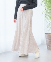 揺れる小花柄裾フレアスカート