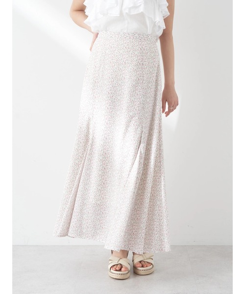 earth music&ecology（アースミュージックアンドエコロジー）の「揺れる小花柄裾フレアスカート（スカート・レディース・ピンク/アイボリー/ブラック・FREE）」の8枚目の写真