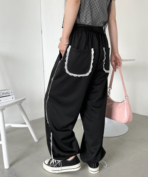 CLEA（クレア）の「サイドレースラインルーズスウェットパンツ（スウェットパンツ・レディース・ブラック/グレー・FREE）」の3枚目の写真