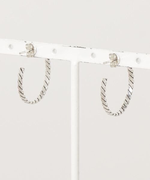 tone(トーン)の「【925 SILVER ACC】Ropeフープピアス23mmSV925(OG)(ピアス(両耳用)・レディース・シルバー・FREE)」の2枚目の写真