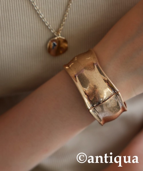 antiqua（アンティカ）の「ワイドブレスレット（ブレスレット・レディース・シルバー/ゴールド・FREE）」の7枚目の写真