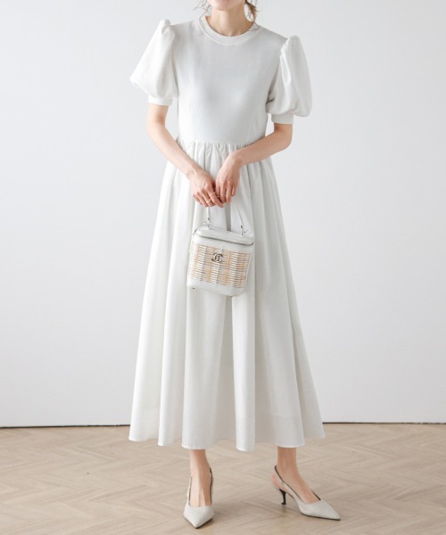 AMELY(エミリー)の「ドッキングパフスリーブワンピース(ワンピース・レディース・ホワイト/ブラック・フリー)」の2枚目の写真