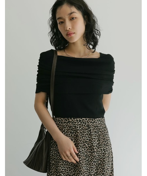 Re:EDIT（リエディ）の「[2024 SUMMER COLLECTION]ブラ紐を隠せるオフショルライクニットトップス（ニット/セーター・レディース・ダークグリーン/ブラック/ホワイト/ブラウン/レッド系その他・MEDIUM/LARGE）」の6枚目の写真