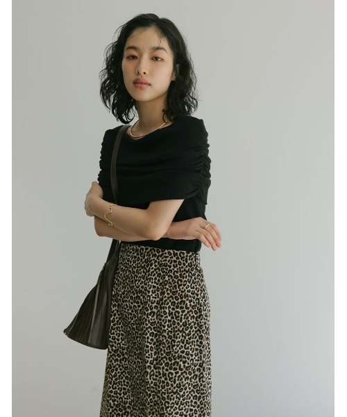 Re:EDIT（リエディ）の「[2024 SUMMER COLLECTION]ブラ紐を隠せるオフショルライクニットトップス（ニット/セーター・レディース・ダークグリーン/ブラック/ホワイト/ブラウン/レッド系その他・MEDIUM/LARGE）」の10枚目の写真