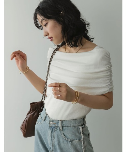 Re:EDIT（リエディ）の「[2024 SUMMER COLLECTION]ブラ紐を隠せるオフショルライクニットトップス（ニット/セーター・レディース・ダークグリーン/ブラック/ホワイト/ブラウン/レッド系その他・MEDIUM/LARGE）」の17枚目の写真