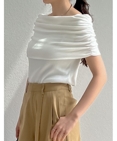 Re:EDIT（リエディ）の「[2024 SUMMER COLLECTION]ブラ紐を隠せるオフショルライクニットトップス（ニット/セーター・レディース・ダークグリーン/ブラック/ホワイト/ブラウン/レッド系その他・MEDIUM/LARGE）」の22枚目の写真