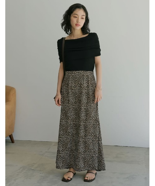 Re:EDIT（リエディ）の「[2024 SUMMER COLLECTION]ブラ紐を隠せるオフショルライクニットトップス（ニット/セーター・レディース・ダークグリーン/ブラック/ホワイト/ブラウン/レッド系その他・MEDIUM/LARGE）」の7枚目の写真
