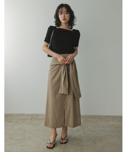 Re:EDIT（リエディ）の「[2024 SUMMER COLLECTION]ブラ紐を隠せるオフショルライクニットトップス（ニット/セーター・レディース・ダークグリーン/ブラック/ホワイト/ブラウン/レッド系その他・MEDIUM/LARGE）」の12枚目の写真
