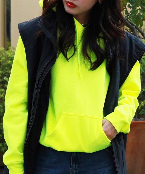 GILDAN（ギルダン）の「GILDAN/ギルダン 8.0ozヘビーブレンド オーバーサイズ プルオーバーパーカー 裏起毛（パーカー・メンズ・レッド/グレー/オレンジ/パープル/ブラック/ホワイト/ライム/サンドベージュ/ネイビー/カーキ/ライトブルー/ダークグリーン/ロイヤルブルー/ピンク/ミント/ライトパープル/マルーン/ゴールド/ダークブラウン/ライトピンク/グリーン/ベージュ/スカイブルー・M/S/L/XL）」の9枚目の写真