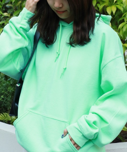 GILDAN（ギルダン）の「GILDAN/ギルダン 8.0ozヘビーブレンド オーバーサイズ プルオーバーパーカー 裏起毛（パーカー・メンズ・レッド/グレー/オレンジ/パープル/ブラック/ホワイト/ライム/サンドベージュ/ネイビー/カーキ/ライトブルー/ダークグリーン/ロイヤルブルー/ピンク/ミント/ライトパープル/マルーン/ゴールド/ダークブラウン/ライトピンク/グリーン/ベージュ/スカイブルー・M/S/L/XL）」の11枚目の写真