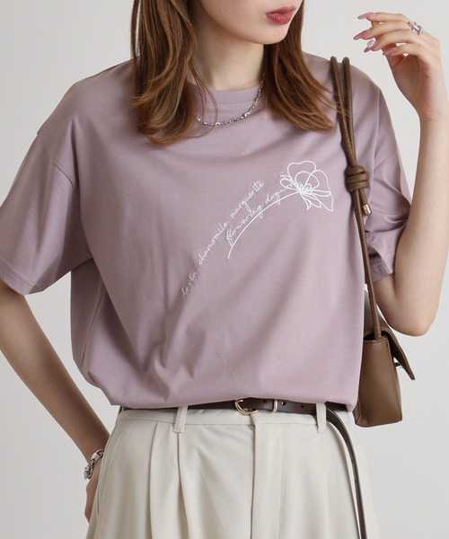 BRODIAEA(ブローディア)の「BRODIAEA シンプル刺繍Tシャツ(Tシャツ/カットソー・レディース・ピンク/モスグリーン/グレイッシュベージュ/ブラック/キャメル・40)」の5枚目の写真