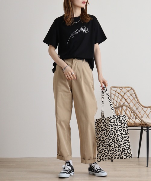 BRODIAEA(ブローディア)の「BRODIAEA シンプル刺繍Tシャツ(Tシャツ/カットソー・レディース・ピンク/モスグリーン/グレイッシュベージュ/ブラック/キャメル・40)」の9枚目の写真