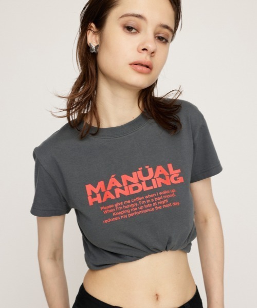SLY（スライ）の「COMPACT LOGO T/SH コンパクト ロゴ Tシャツ（Tシャツ/カットソー・レディース・ブラック/ピンク/ブラウン/ホワイト/ダークグレー・FREE）」の3枚目の写真