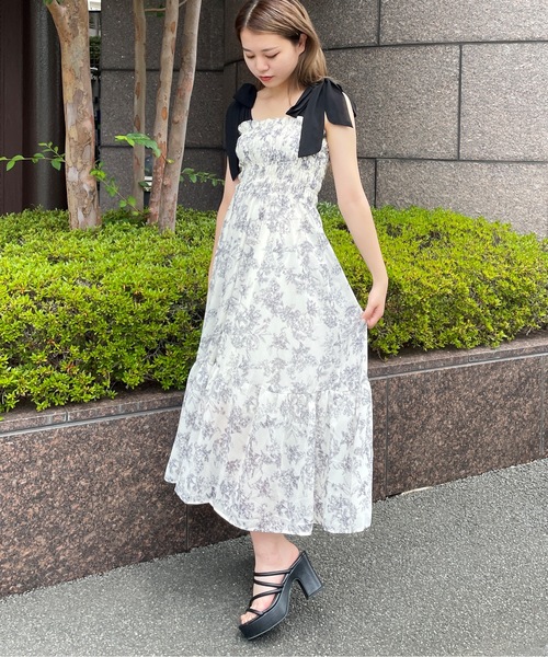 one way(ワンウェイ)の「肩リボンシャーリングキャミワンピース(ワンピース・レディース・ピンク/ブラック/ホワイト系その他/ブラック系その他/アイボリー/ブラック系その他2・FREE)」の2枚目の写真