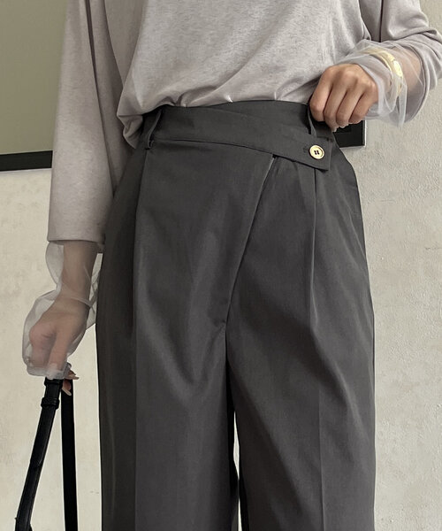 Thevon(ゼボン)の「ウエストクロスタックパンツ(その他パンツ・レディース・チャコールグレー/ブラック/ホワイト系その他/キャメル・S/M)」の1枚目の写真