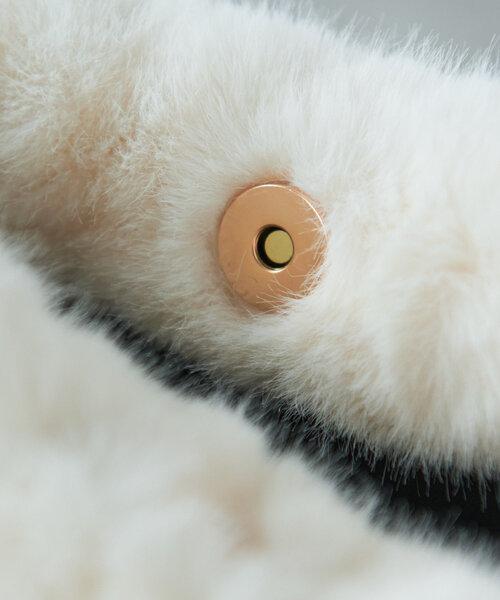 un dix cors（アンディコール）の「ファー巾着バッグ（ハンドバッグ・レディース・ブラック/グレー/ホワイト・FREE）」の11枚目の写真