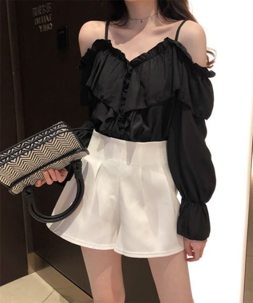 i-dare(アイディア)の「【i-dare】オフショルダー フリル ブラウス(シャツ/ブラウス・レディース・ブラック/ホワイト・SMALL/MEDIUM/LARGE)」の7枚目の写真
