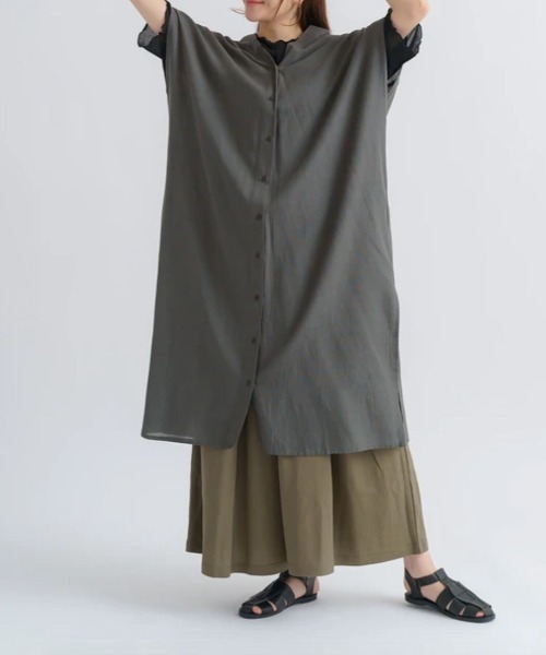 LOSUCA（ロスカ）の「綿麻レーヨン　Vネック羽織ワンピース（ワンピース・レディース・ナチュラル/チャコール・FREE）」の3枚目の写真