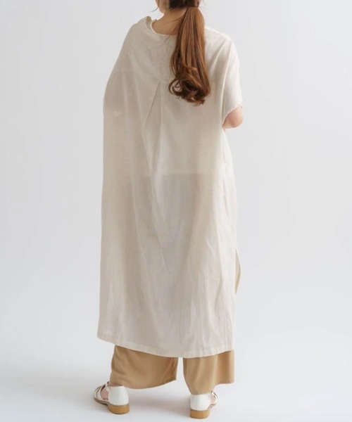 LOSUCA（ロスカ）の「綿麻レーヨン　Vネック羽織ワンピース（ワンピース・レディース・ナチュラル/チャコール・FREE）」の7枚目の写真
