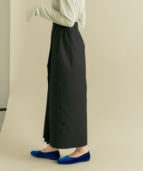 KBF（ケイビーエフ）の「ラップライクプリーツスカート（スカート・レディース・グレー/ベージュ/ネイビー・ONE）」の9枚目の写真