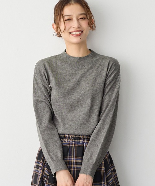 Viola e Viola(ヴィオラエヴィオラ)の「洗えるもちもちゆるシンプルニットプチハイネック(ニット/セーター・レディース・ホワイト×ブラック/ブラック/グレイッシュブルー/チャコールグレー/グリーン/コーラル・LL/M/L/3L)」の17枚目の写真
