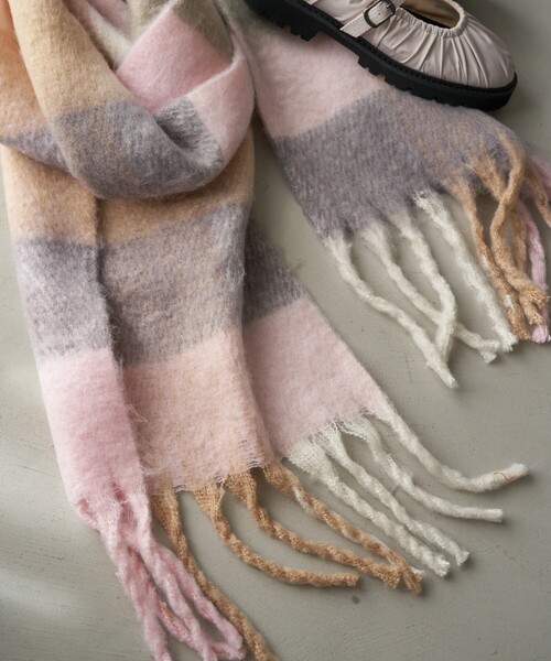 FREAK'S STORE(フリークスストア)の「ボリューム チェック フリンジマフラー(マフラー・レディース・イエロー/ブラウン/ピンク/サックスブルー・ONE SIZE)」の11枚目の写真