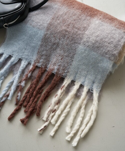 FREAK'S STORE(フリークスストア)の「ボリューム チェック フリンジマフラー(マフラー・レディース・イエロー/ブラウン/ピンク/サックスブルー・ONE SIZE)」の18枚目の写真