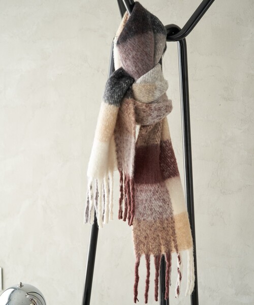 FREAK'S STORE(フリークスストア)の「ボリューム チェック フリンジマフラー(マフラー・レディース・イエロー/ブラウン/ピンク/サックスブルー・ONE SIZE)」の19枚目の写真