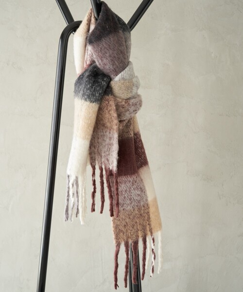 FREAK'S STORE(フリークスストア)の「ボリューム チェック フリンジマフラー(マフラー・レディース・イエロー/ブラウン/ピンク/サックスブルー・ONE SIZE)」の20枚目の写真