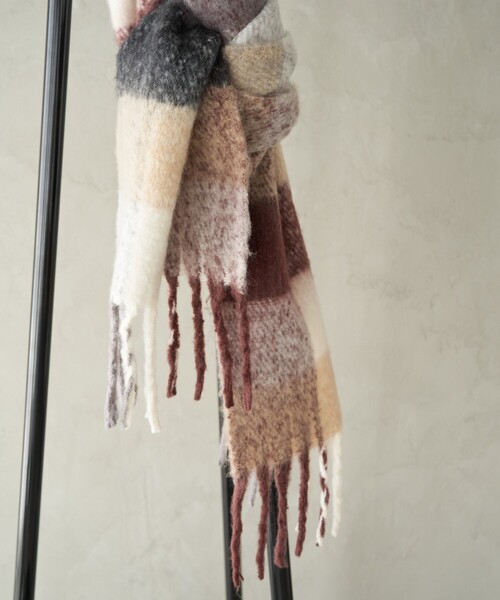 FREAK'S STORE(フリークスストア)の「ボリューム チェック フリンジマフラー(マフラー・レディース・イエロー/ブラウン/ピンク/サックスブルー・ONE SIZE)」の21枚目の写真