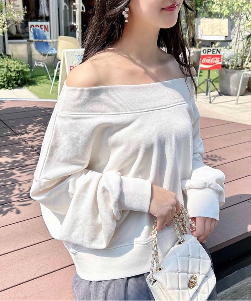 INGNI（イング）の「オフショルショートスウェットトップス（スウェット・レディース・アイボリー/ブラック/チャコールグレー/バーガンディー・M）」の7枚目の写真