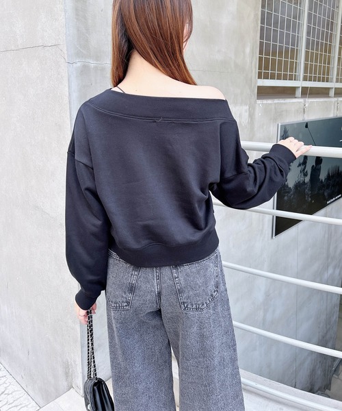 INGNI（イング）の「オフショルショートスウェットトップス（スウェット・レディース・アイボリー/ブラック/チャコールグレー/バーガンディー・M）」の13枚目の写真