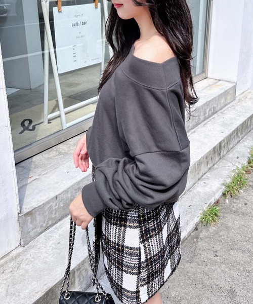 INGNI（イング）の「オフショルショートスウェットトップス（スウェット・レディース・アイボリー/ブラック/チャコールグレー/バーガンディー・M）」の18枚目の写真