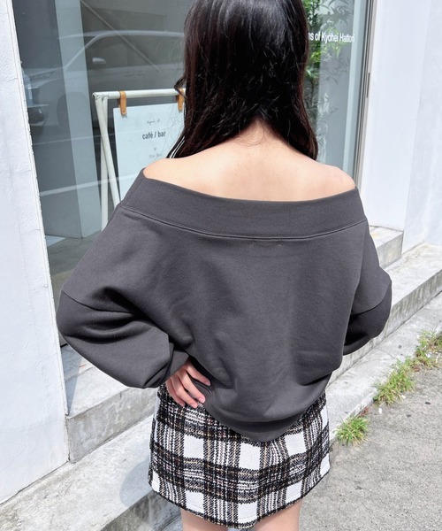 INGNI（イング）の「オフショルショートスウェットトップス（スウェット・レディース・アイボリー/ブラック/チャコールグレー/バーガンディー・M）」の19枚目の写真
