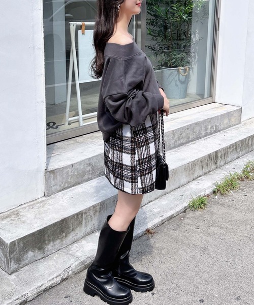 INGNI（イング）の「オフショルショートスウェットトップス（スウェット・レディース・アイボリー/ブラック/チャコールグレー/バーガンディー・M）」の22枚目の写真