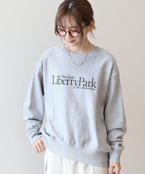 AMERICAN HOLIC(アメリカンホリック)の「Liberty Parkロゴ刺繍スウェット2(スウェット・レディース・グレー系その他・M/L)」の13枚目の写真