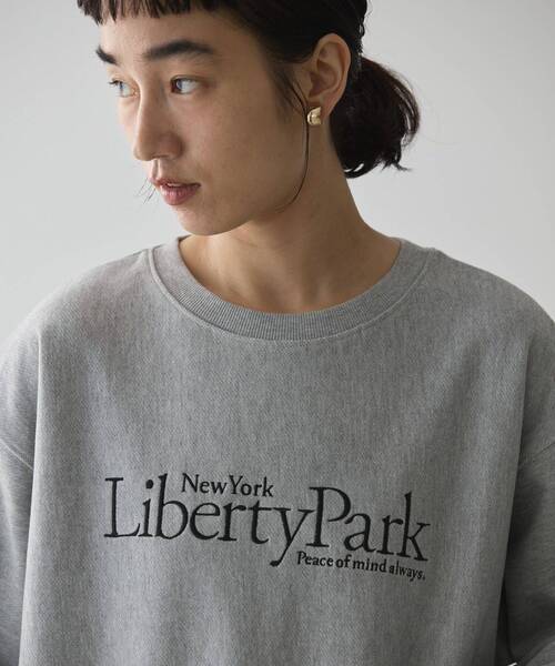 AMERICAN HOLIC(アメリカンホリック)の「Liberty Parkロゴ刺繍スウェット2(スウェット・レディース・グレー系その他・M/L)」の21枚目の写真