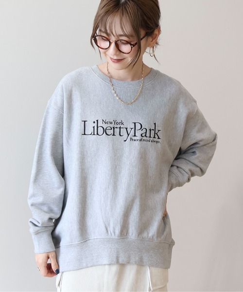AMERICAN HOLIC(アメリカンホリック)の「Liberty Parkロゴ刺繍スウェット2(スウェット・レディース・グレー系その他・M/L)」の1枚目の写真