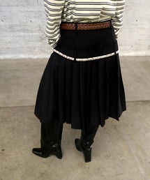 LONSLAN プリーツ付きブラックショートパンツ LONSLAN プリーツ付きブラックショートパンツ