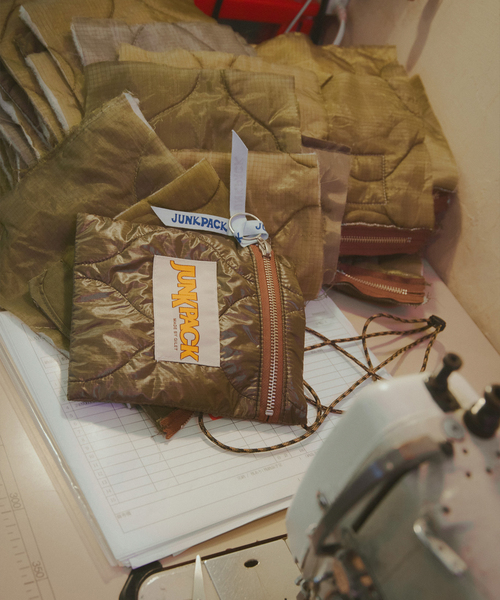 JOURNAL STANDARD（ジャーナルスタンダード）の「【MALL/モール】JUNKPACK サコッシュ（ショルダーバッグ・メンズ・ブラック/カーキ/サックスブルー/イエロー・FREE）」の3枚目の写真